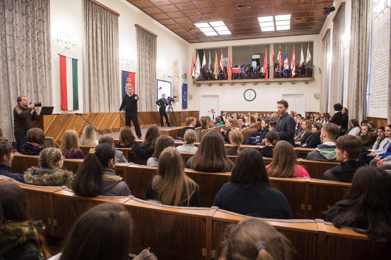A Fehérvári Ének Nemzetközi Ifjúsági Kórustalálkozó megnyitója