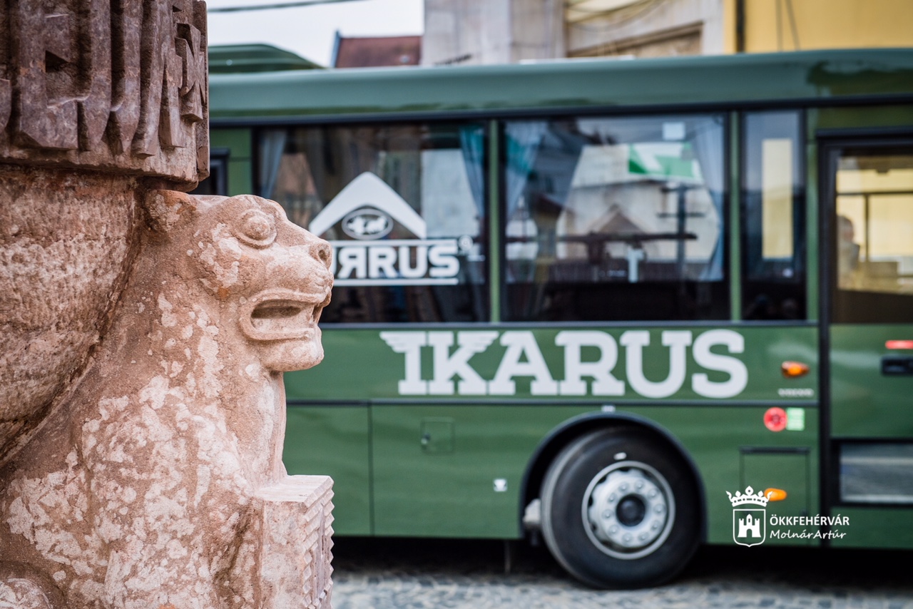 Új, Fehérváron gyártott Ikarus buszok a Belvárosban