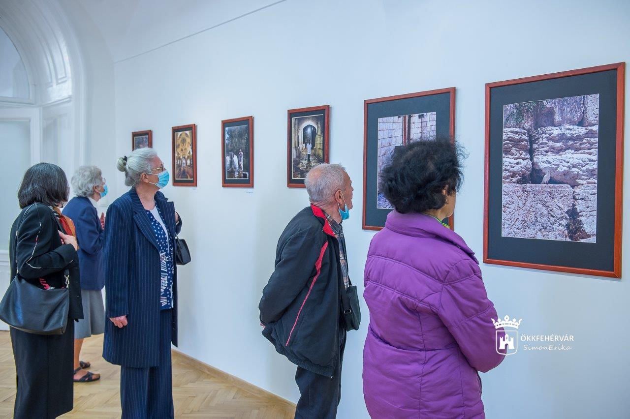Benda Iván fotóművész kiállításának megnyitója