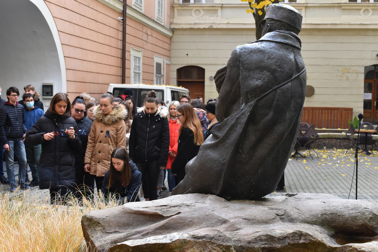 Az első világháború áldozataira emlékeztek a Gyóni Géza szobornál