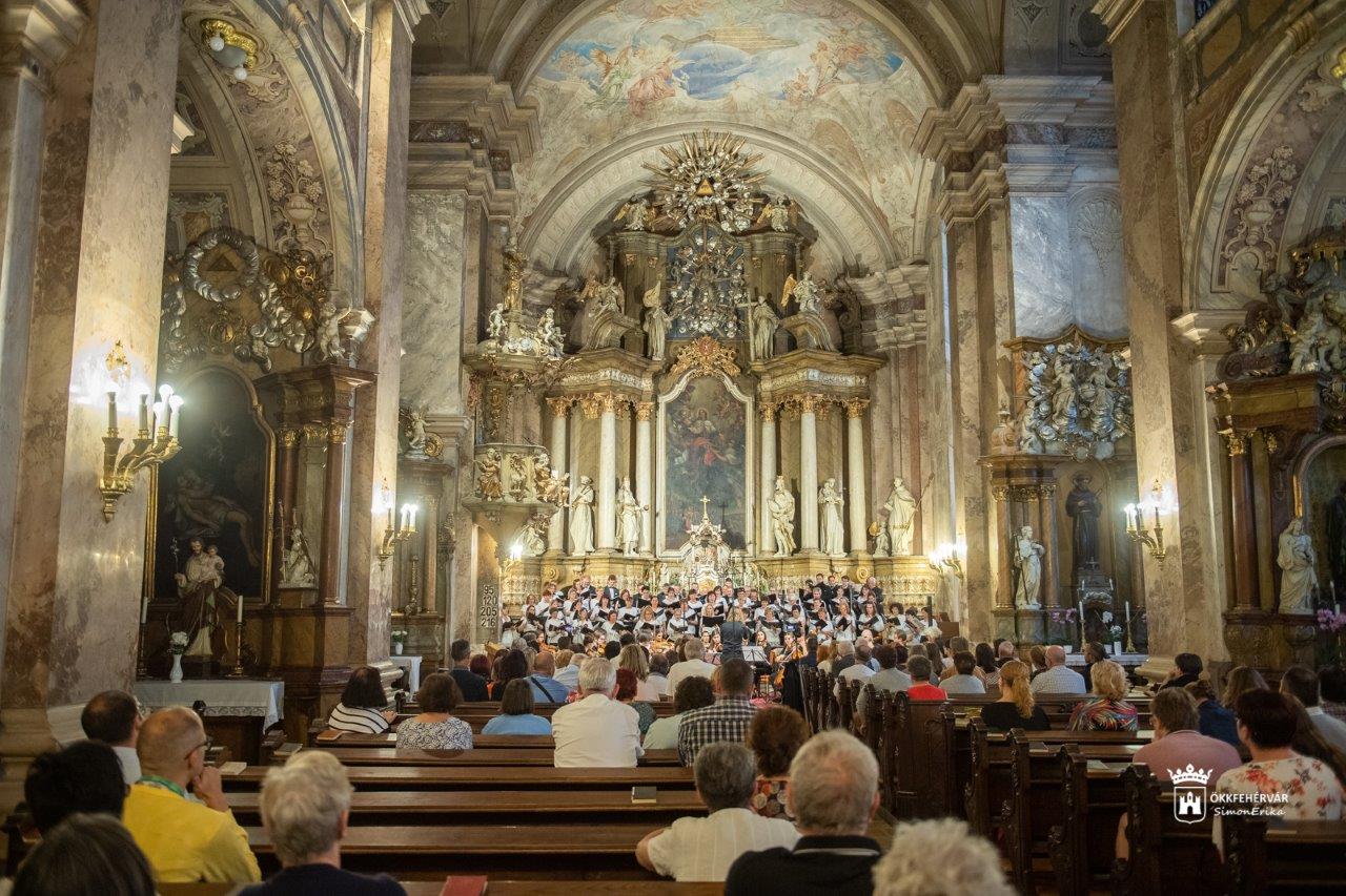 Az Alba Regia Vegyeskar pünkösdi koncertje
