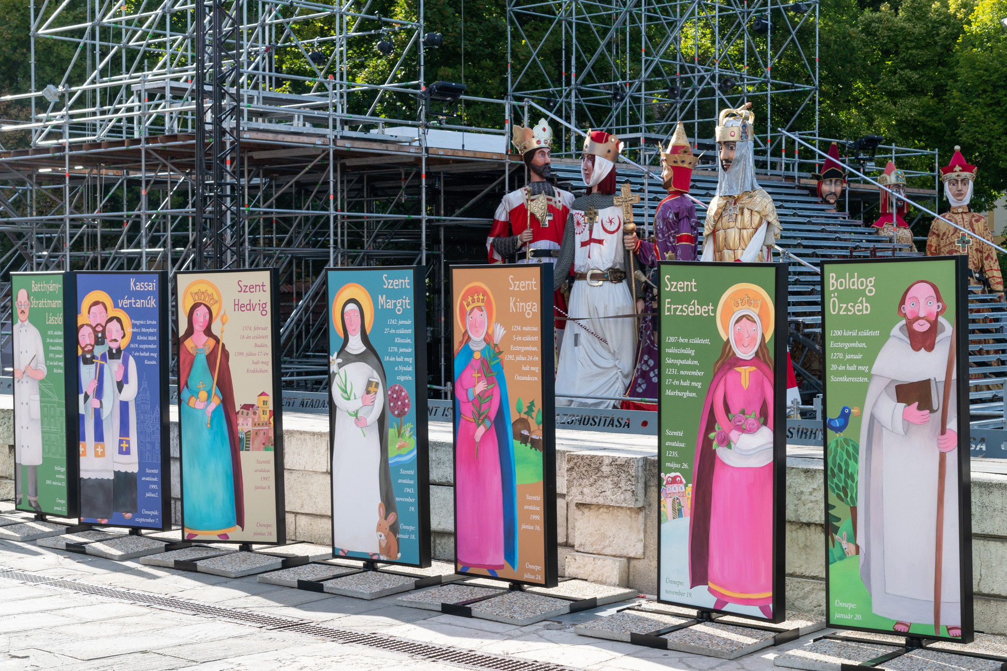 Magyar szentek, boldogok - kiállítás a Koronázó téren