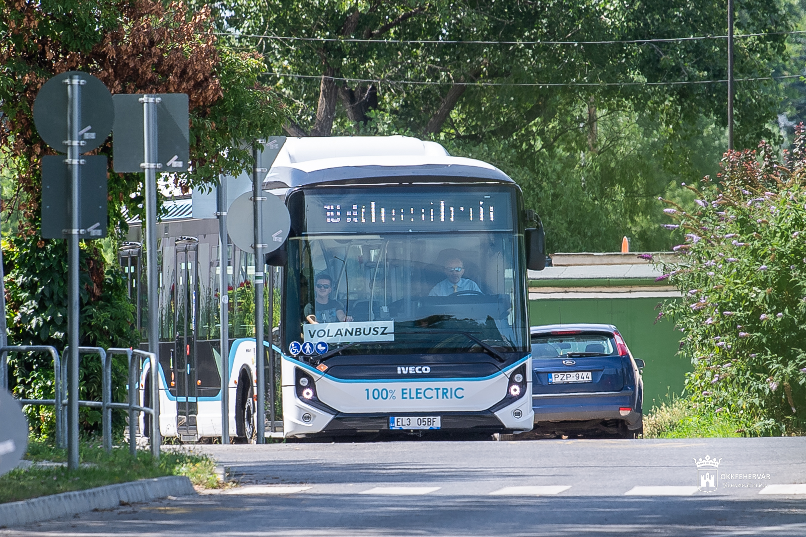 Egy IVECO E-WAY GX 337-es elektromos buszt  tesztel a Volánbusz Fehérváron