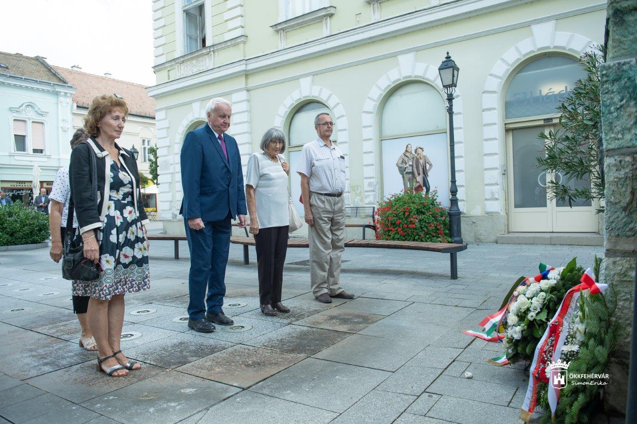 A város török alóli felszabadulására emlékeztek a Varkocs szobornál