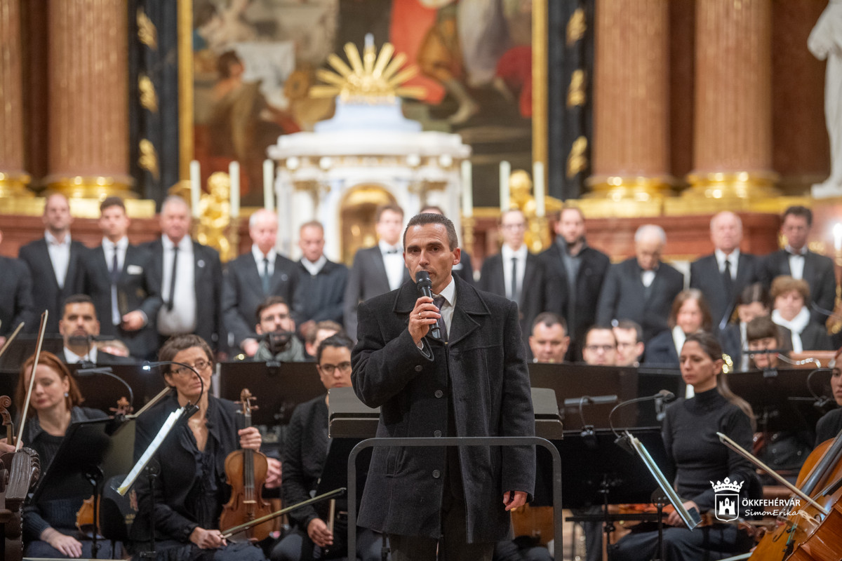 Az Alba Regia Szimfonikusok halottak napi koncertje a Bazilikában