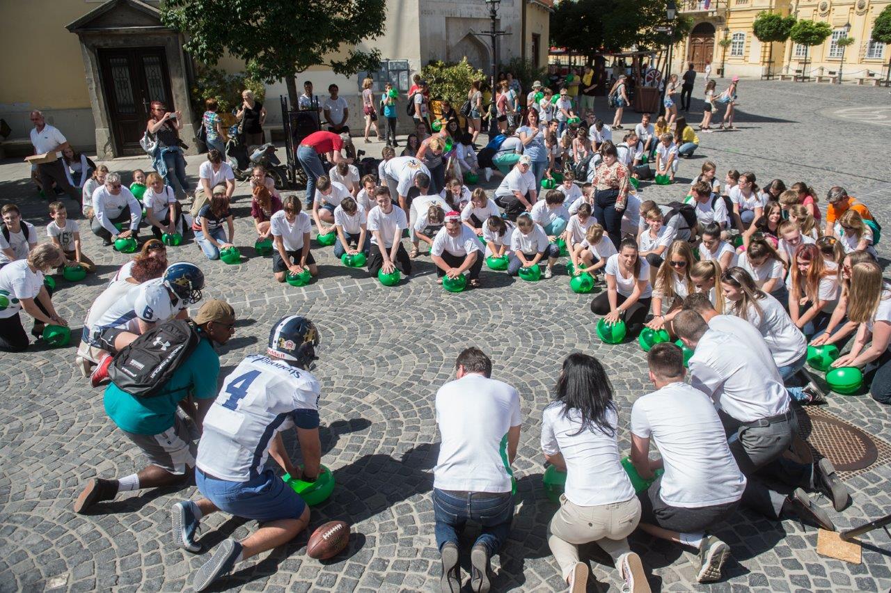 Flashmob az újraélesztésért – diákokkal telt meg a Városház tér