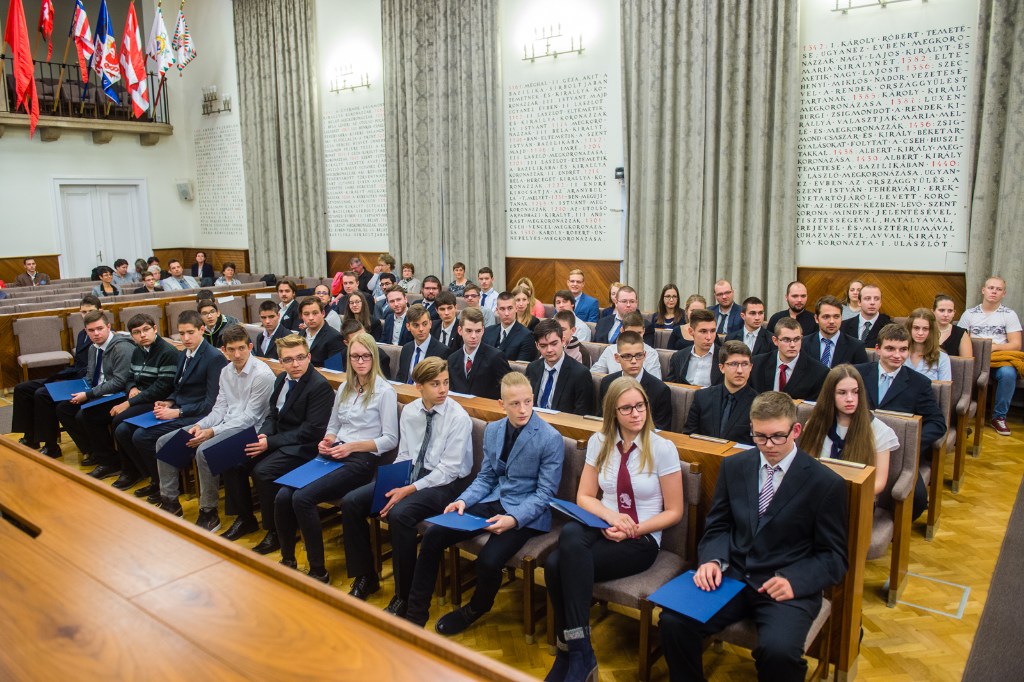 Hatvan fehérvári diáknak és hallgatónak segít az Alba Regia Ösztöndíj