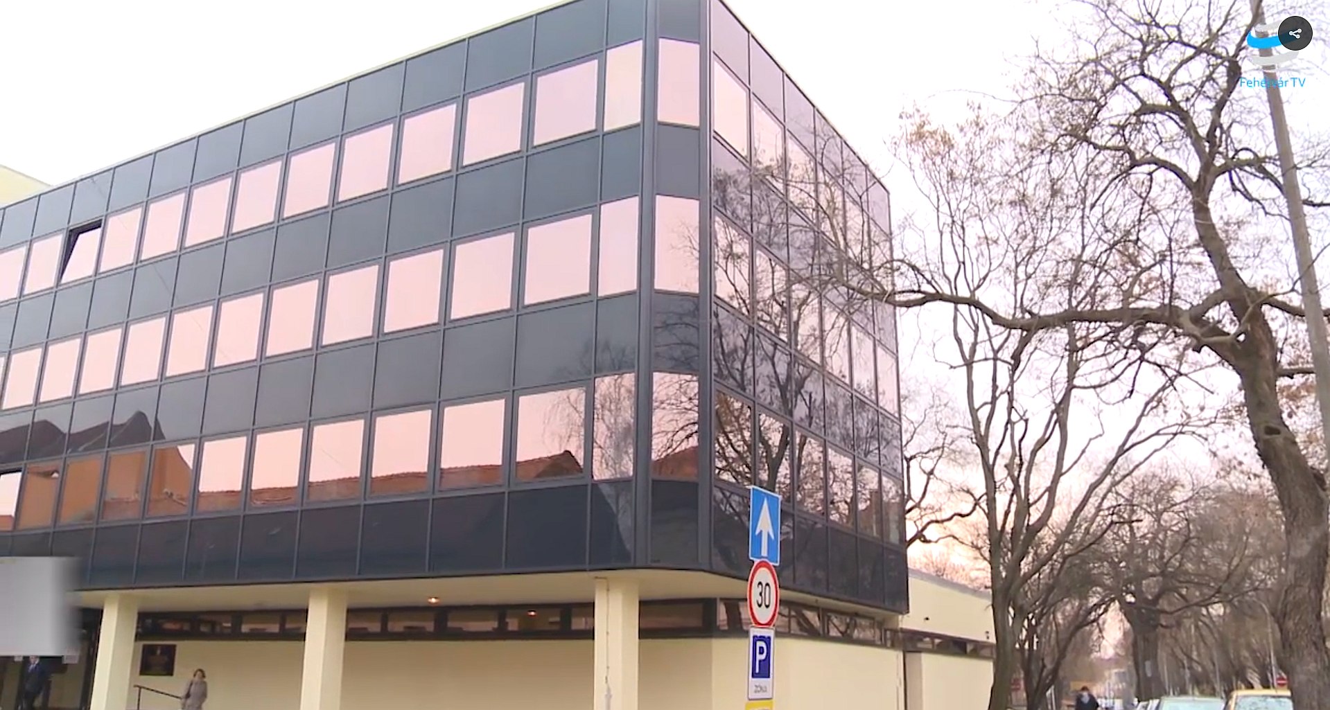 Elkészültek az energetikai felújítások a Székesfehérvári Járási Hivatal épületeiben