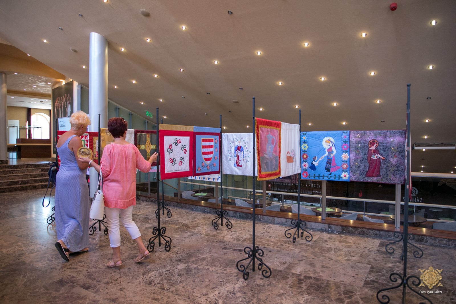 Augusztus 21-ig látható a Szent Erzsébet kiállítás a Vörösmarty Színházban