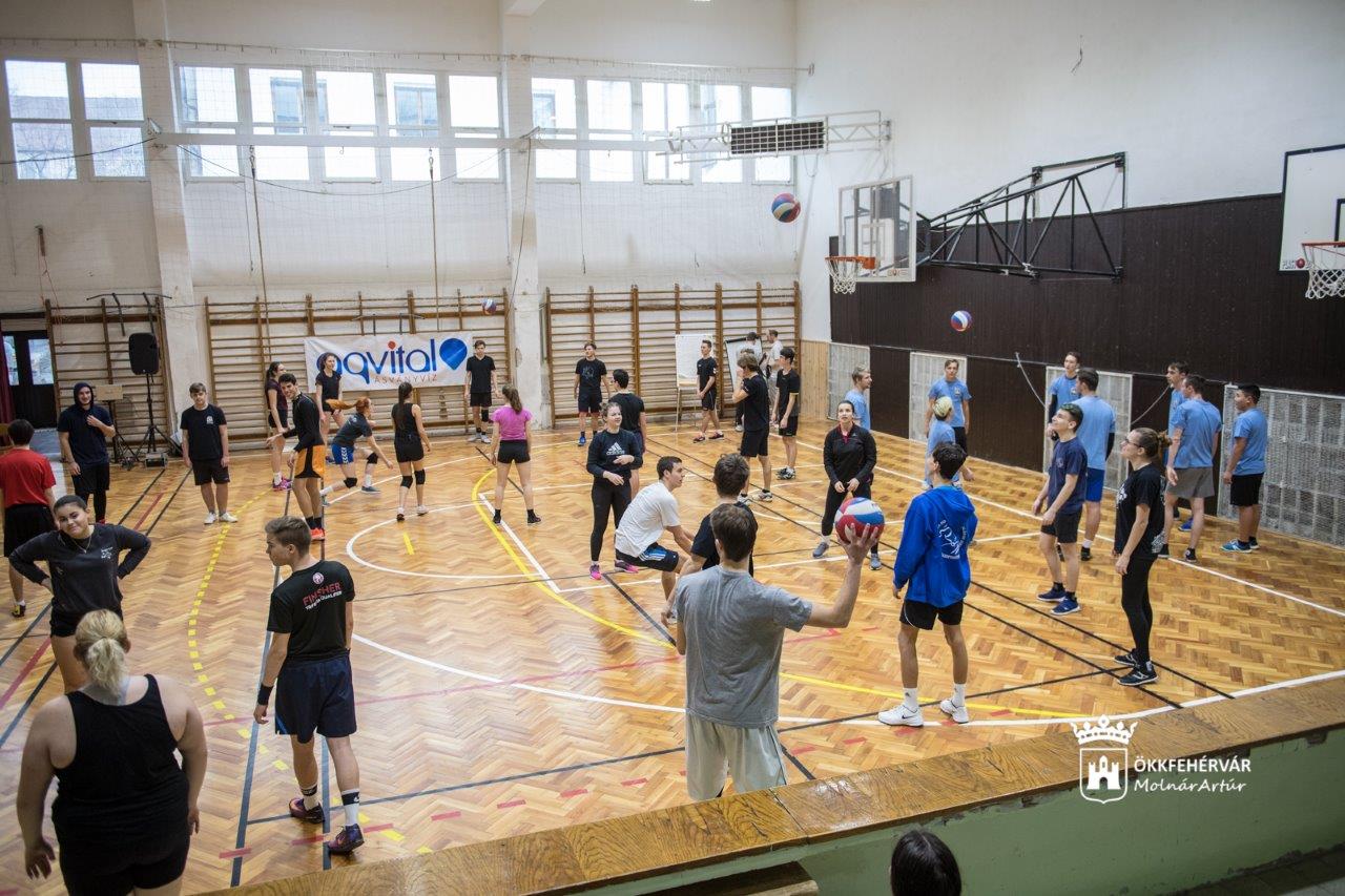 Megkezdődött a Székesfehérvári Diáktanács második 24 órás Röplabda Kupája a Jákyban