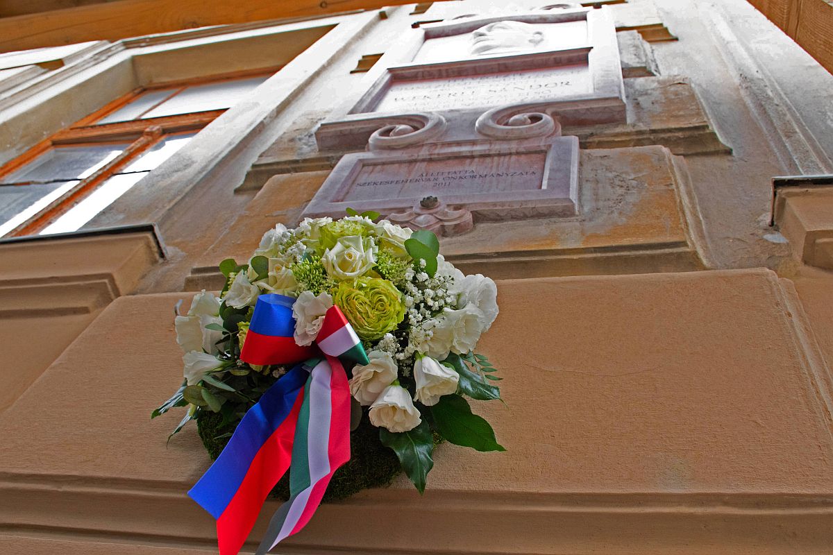 Fehérvári diák volt - koszorúelhelyezés a Wekerle-emléktáblánál