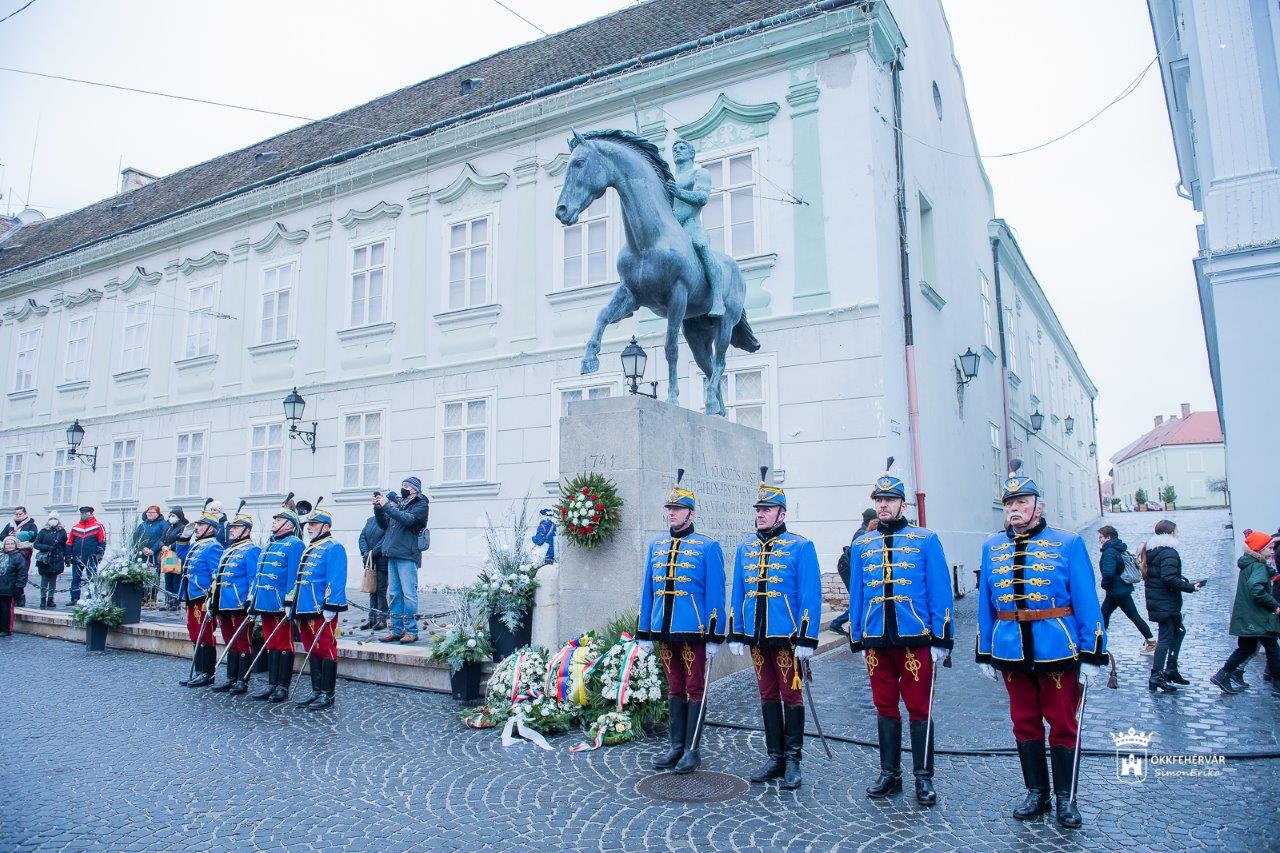 Fehérvári Huszárok Napja - tisztelgés a hősök emléke előtt