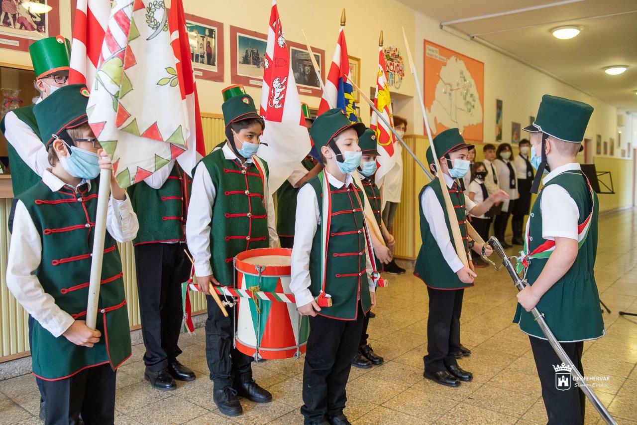 Honvédelmi nap hagyományőrző bemutatókkal a Vasvári Pál Iskolában