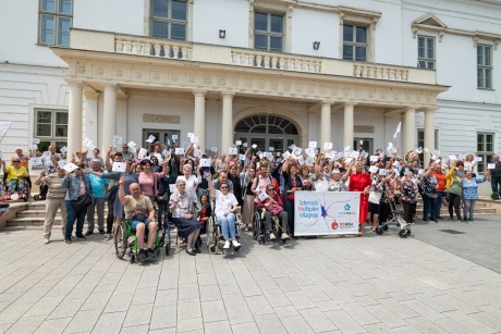 SM világnap - Székesfehérváron találkoztak a betegséggel élők
