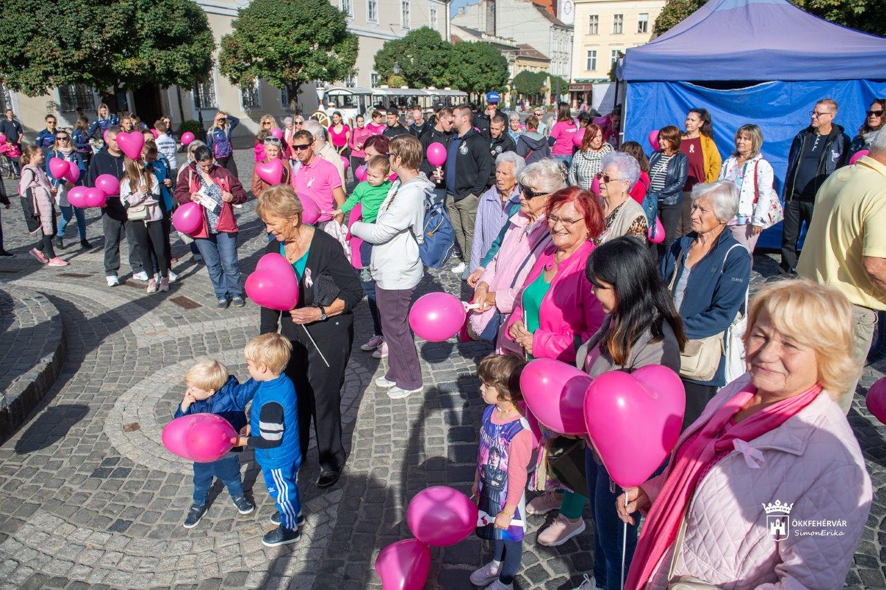 A megelőzés életet ment és biztonságot ad! – szombaton rendezték a mellrák elleni sétát a Belvárosban