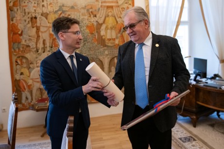 Dr. Bucsi Lászlónak mondott köszönetet munkájáért Székesfehérvár polgármestere