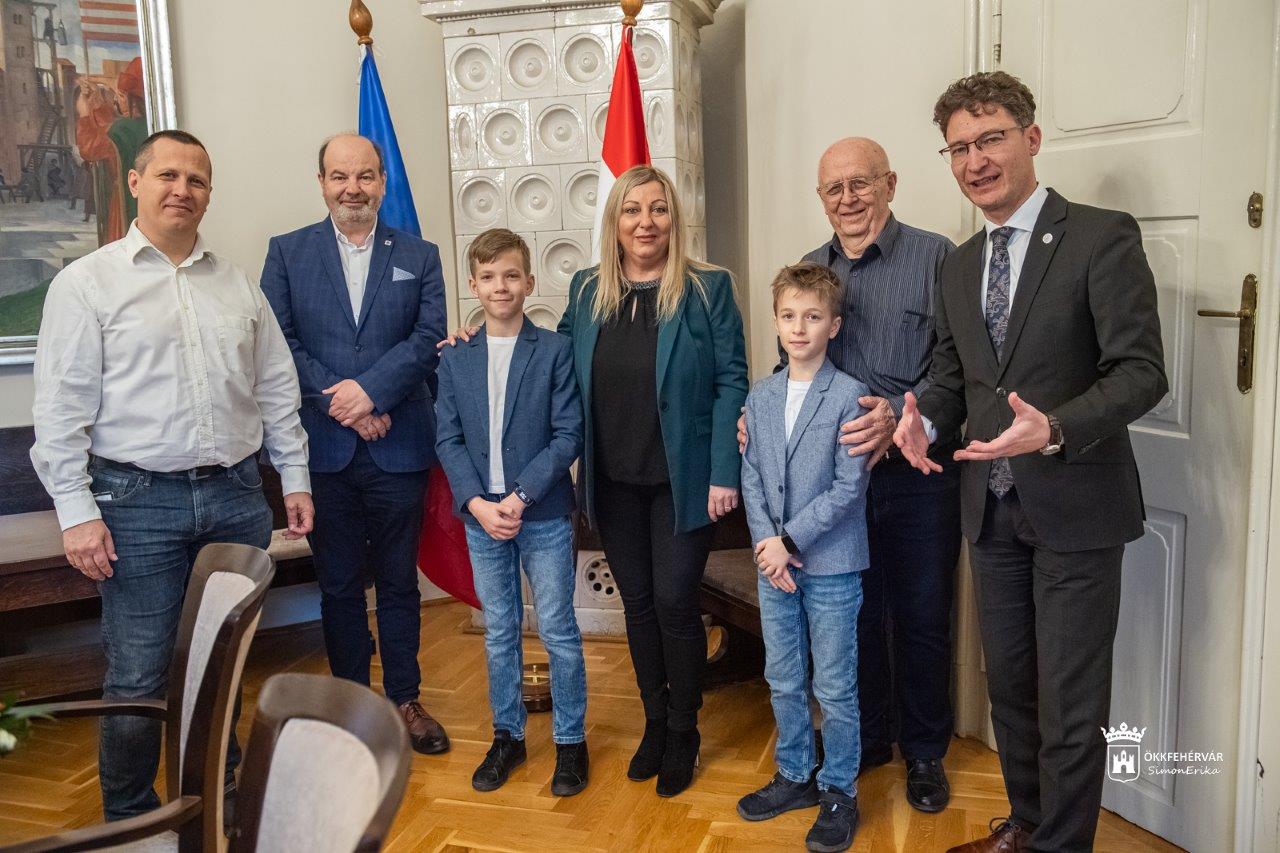 Ifjú virtuózok a Városházán - Balogh Ádámot és Balogh Mátét fogadta a polgármester