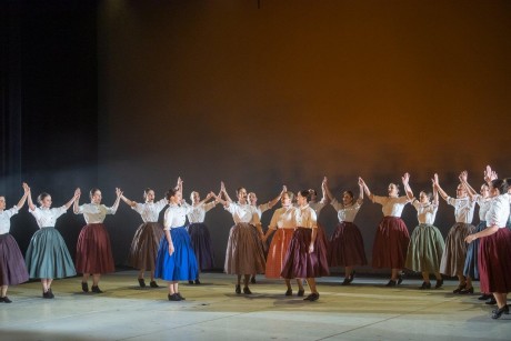 Az Alba Regia Táncegyüttes múltját, jelenét és jövőjét is láthattuk a színpadon a tánc világnapján