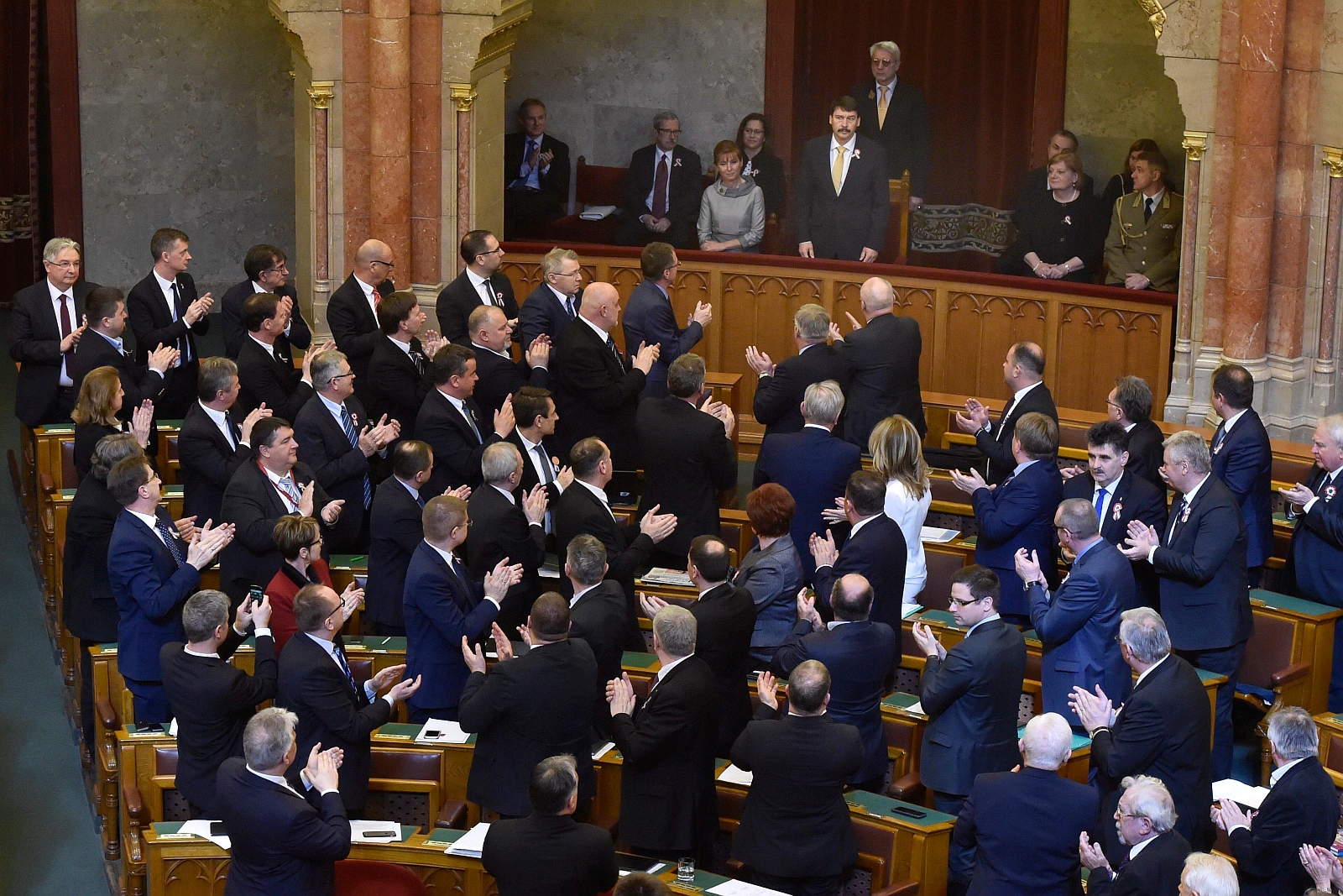 Újabb öt évre köztársasági elnökké választotta Áder Jánost az Országgyűlés