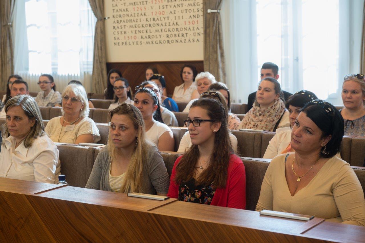 Az Egészségügyi és Szociális diákkonferencia résztvevői a Városházán