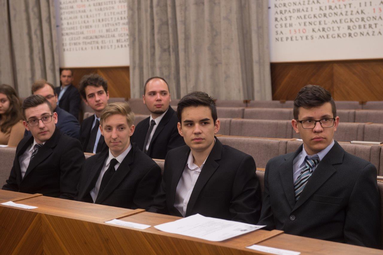 Átadták az Alba Regia Ösztöndíjakat a fehérvári fiataloknak