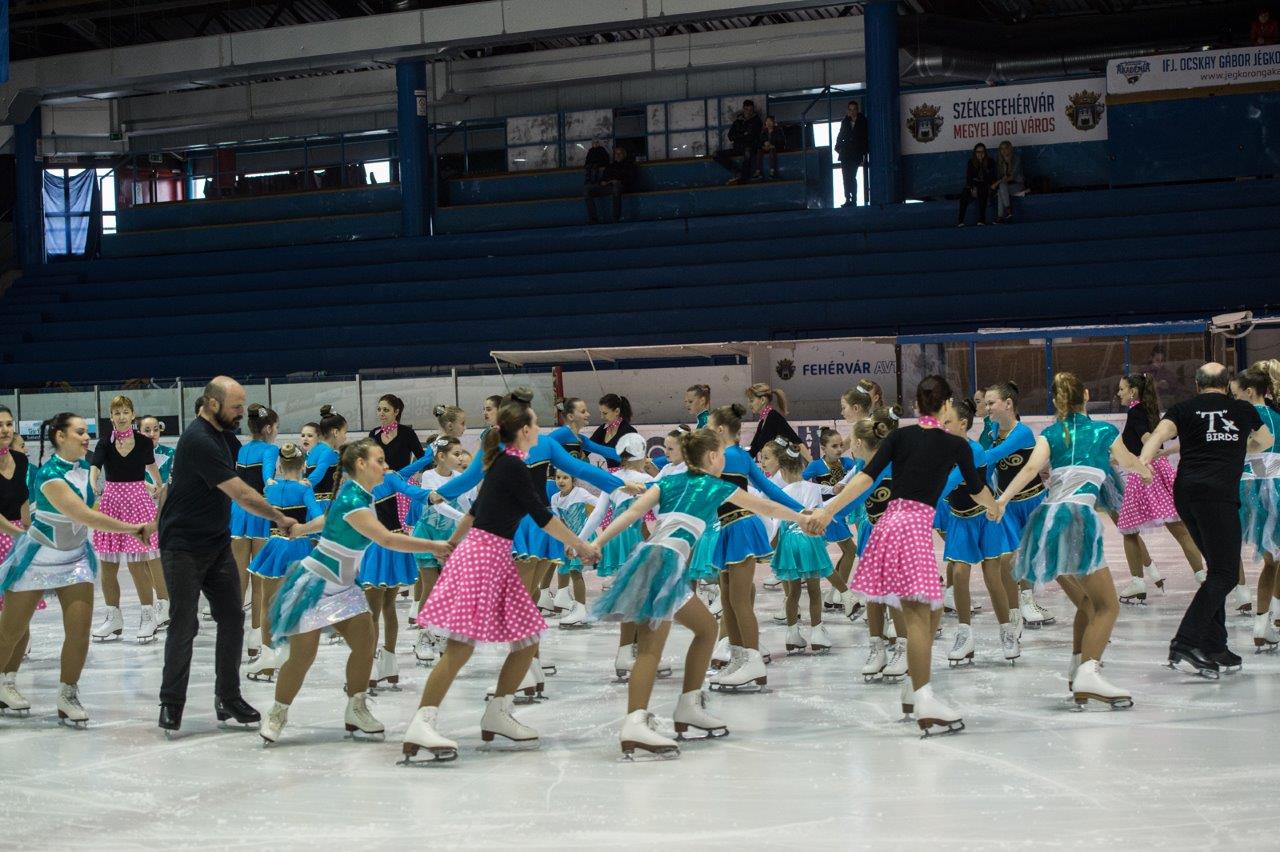 Szinkronkorcsolya gálát tartottak a Jégcsarnokban