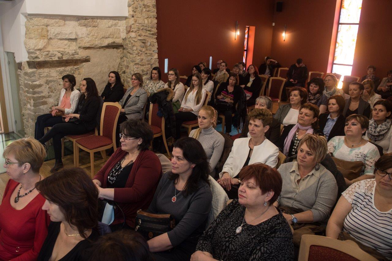 Bölcsődei dolgozókat köszöntöttek