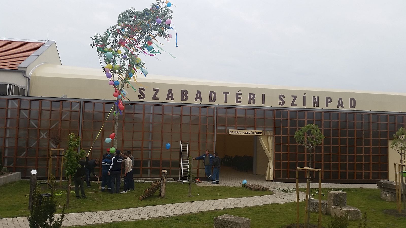 Májusfát állítottak Feketehegy-Szárazréten