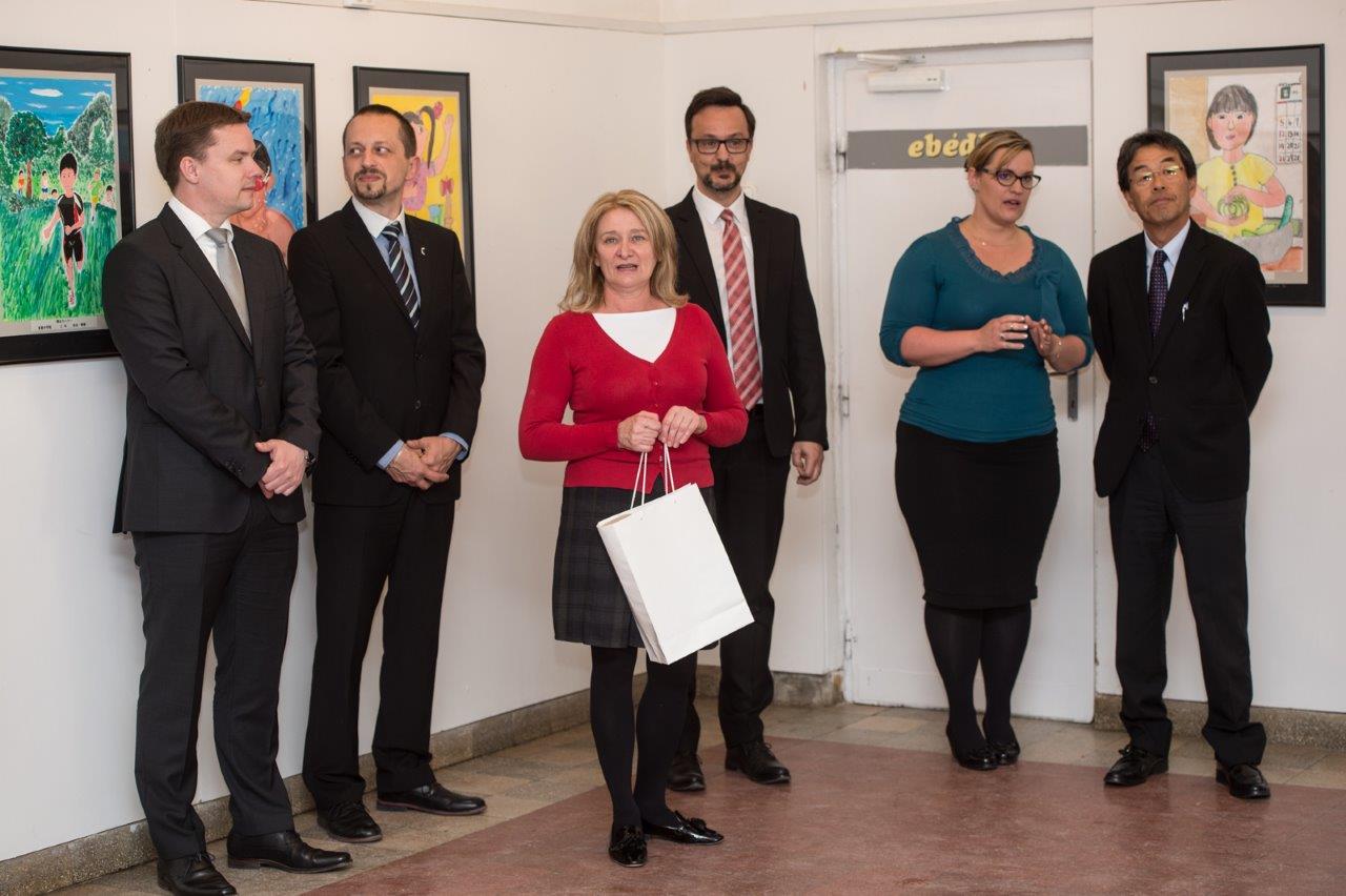 Japán gyermekrajz-kiállítás megnyitója a Munkácsy Iskolában