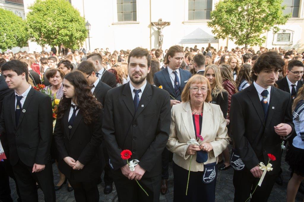 Fehérvár 1500 ballagó diákja búcsúzott