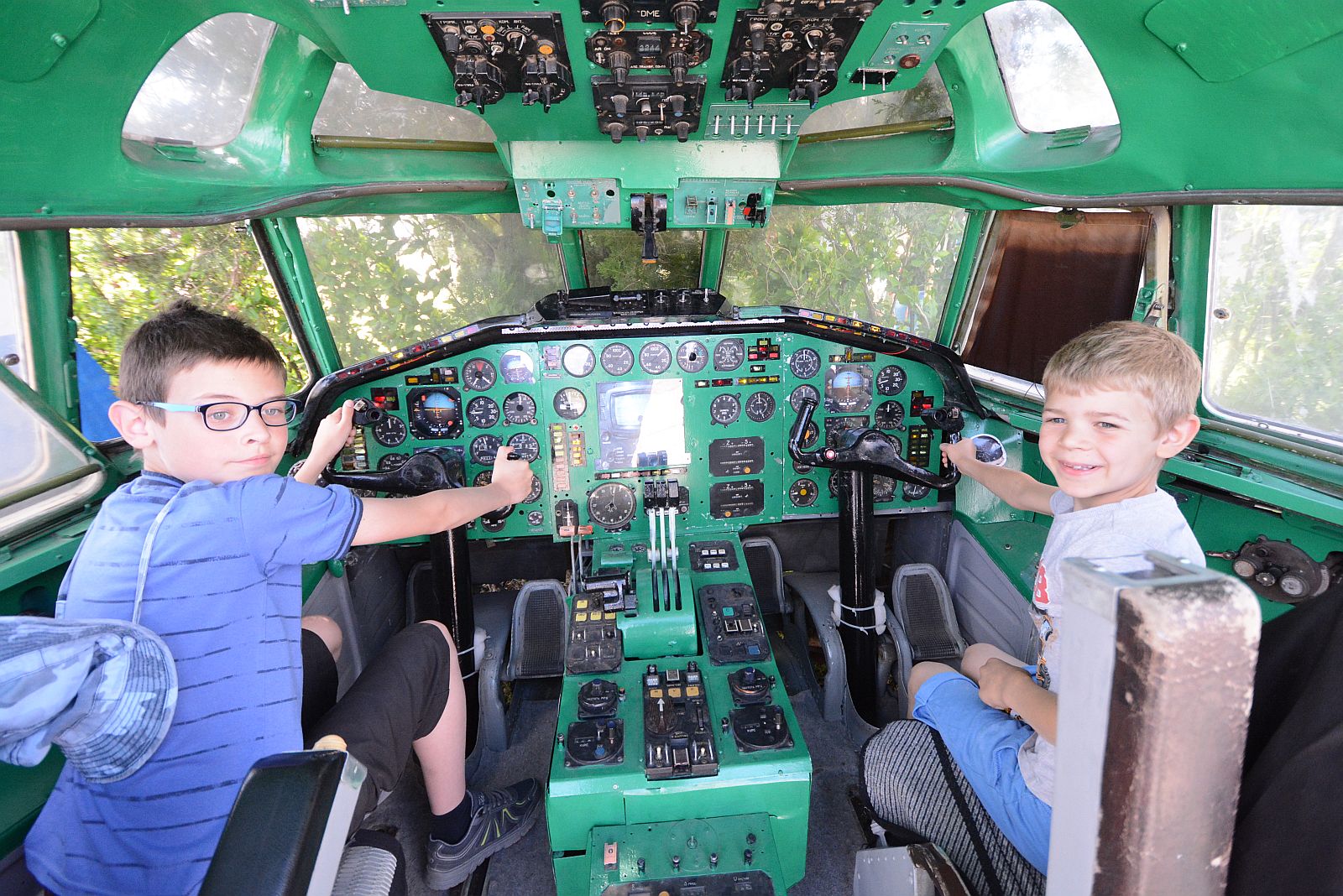 Az Albatrosz Repülő Egyesület majálisa a Börgöndi repülőtéren