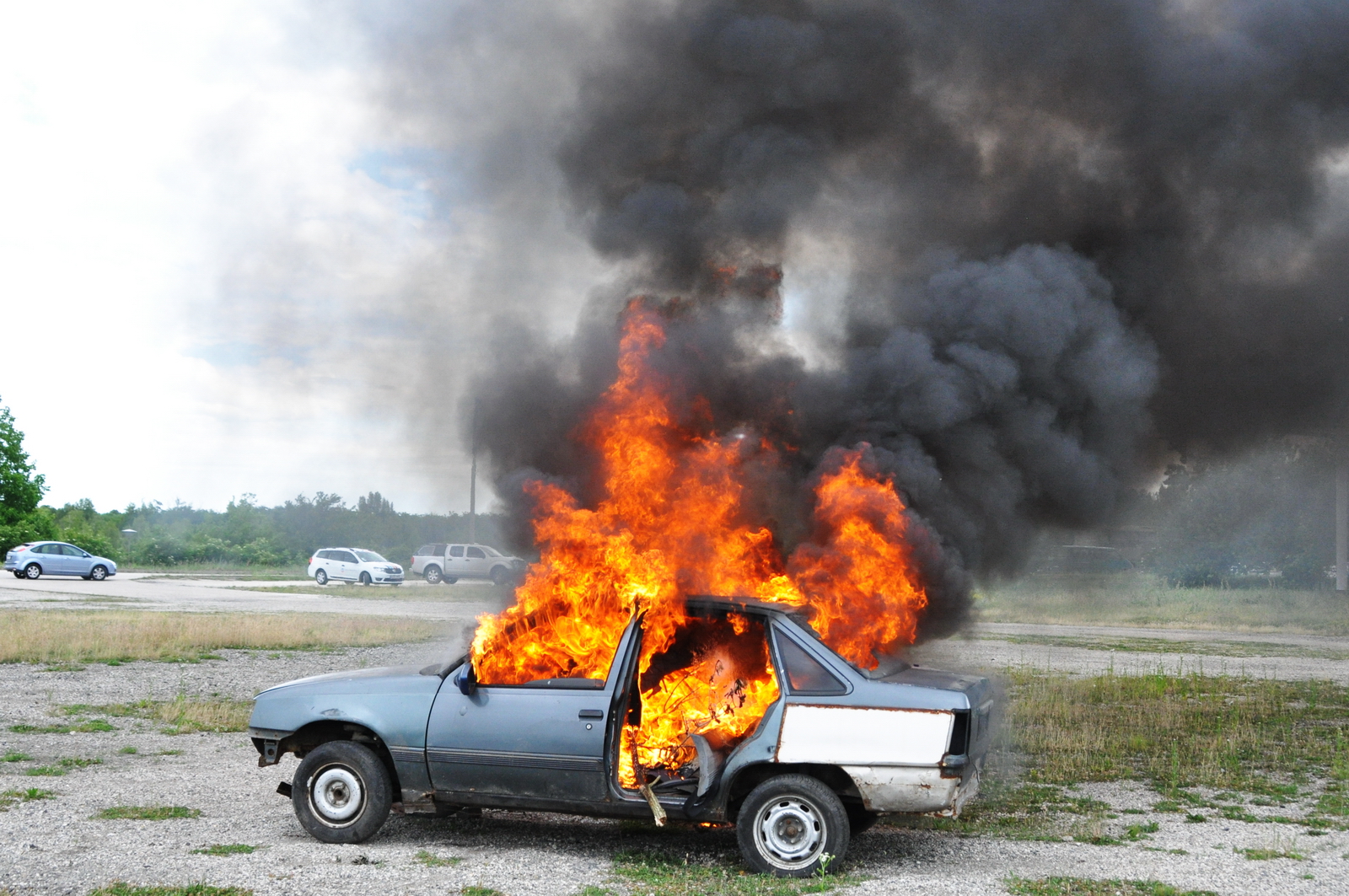 Látványos bemutatót tartott a Fehérvári Tűzoltó Egyesület