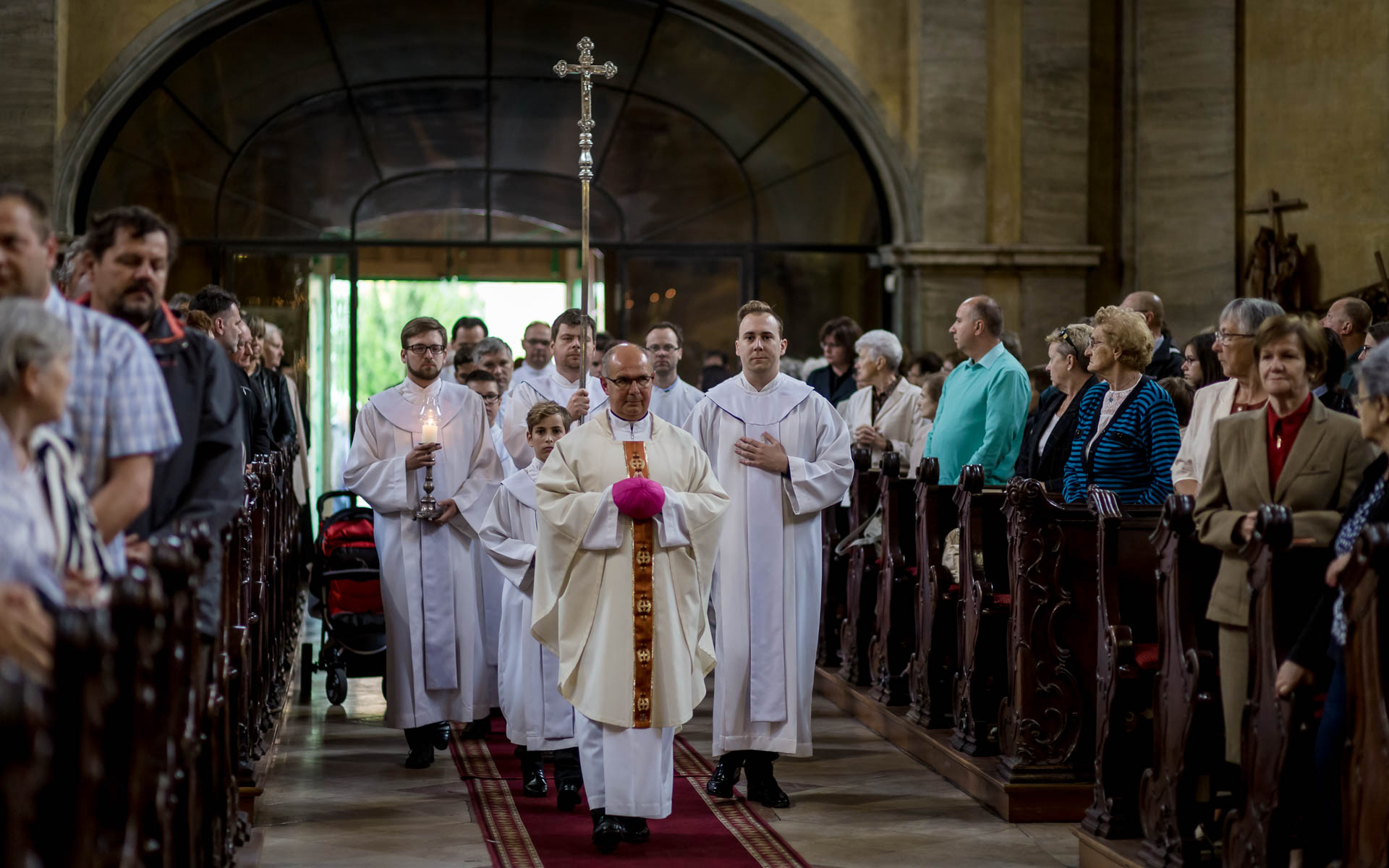 Úrnapi szentmise és körmenet Székesfehérváron