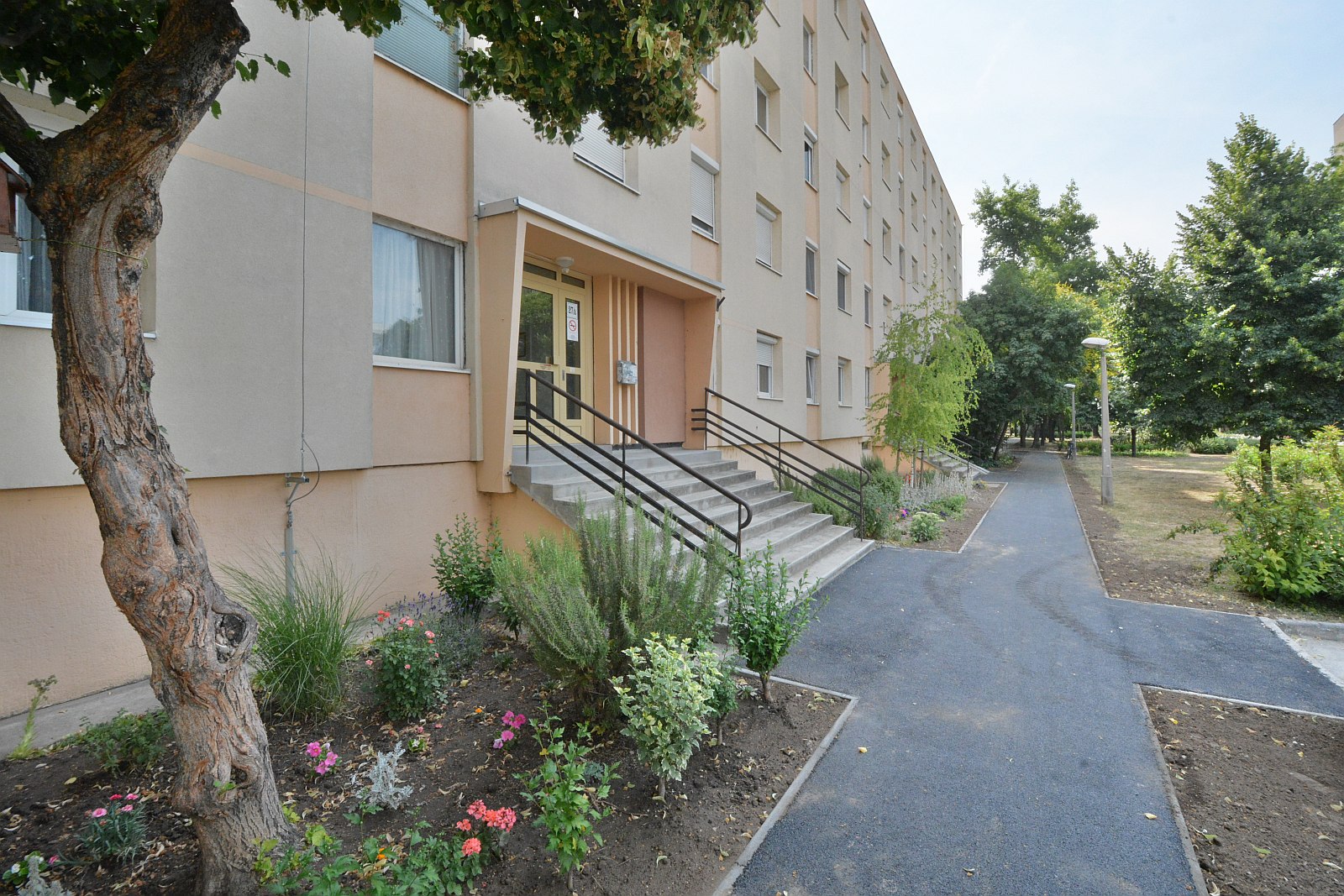 Ilyenek lettek az új Rákóczi úti járdák