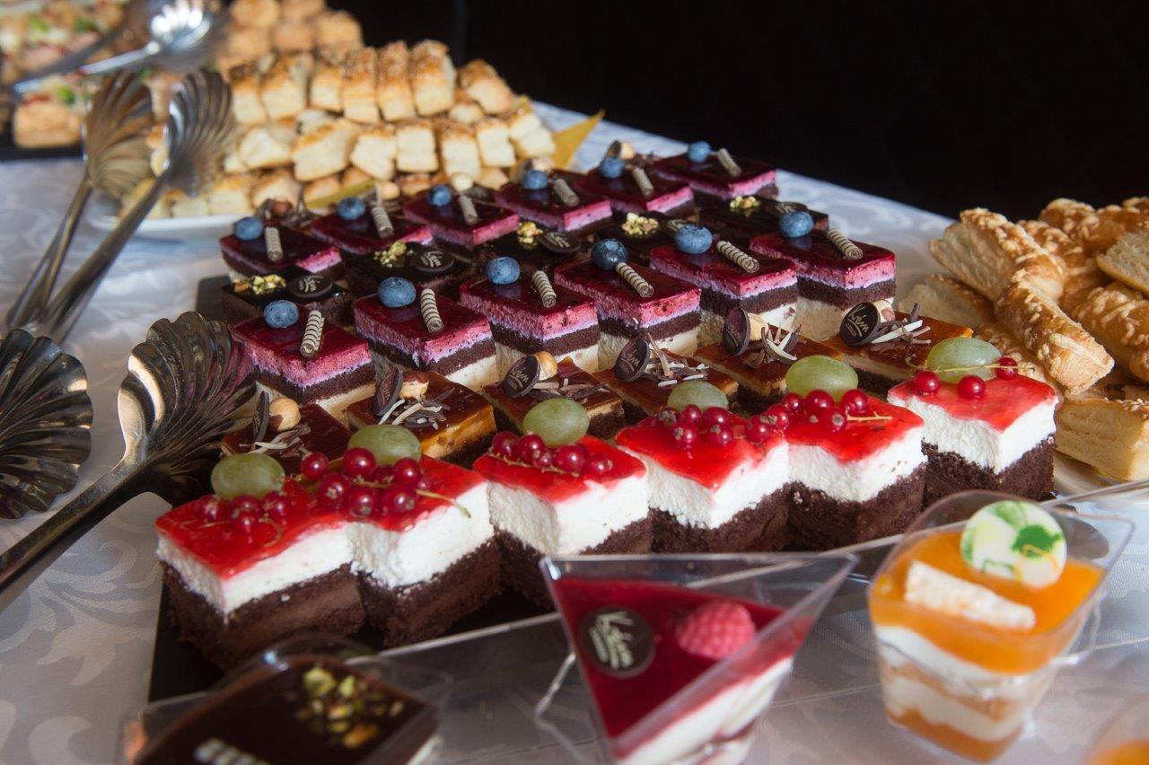 Új cukrászda nyílt a Fő utcán