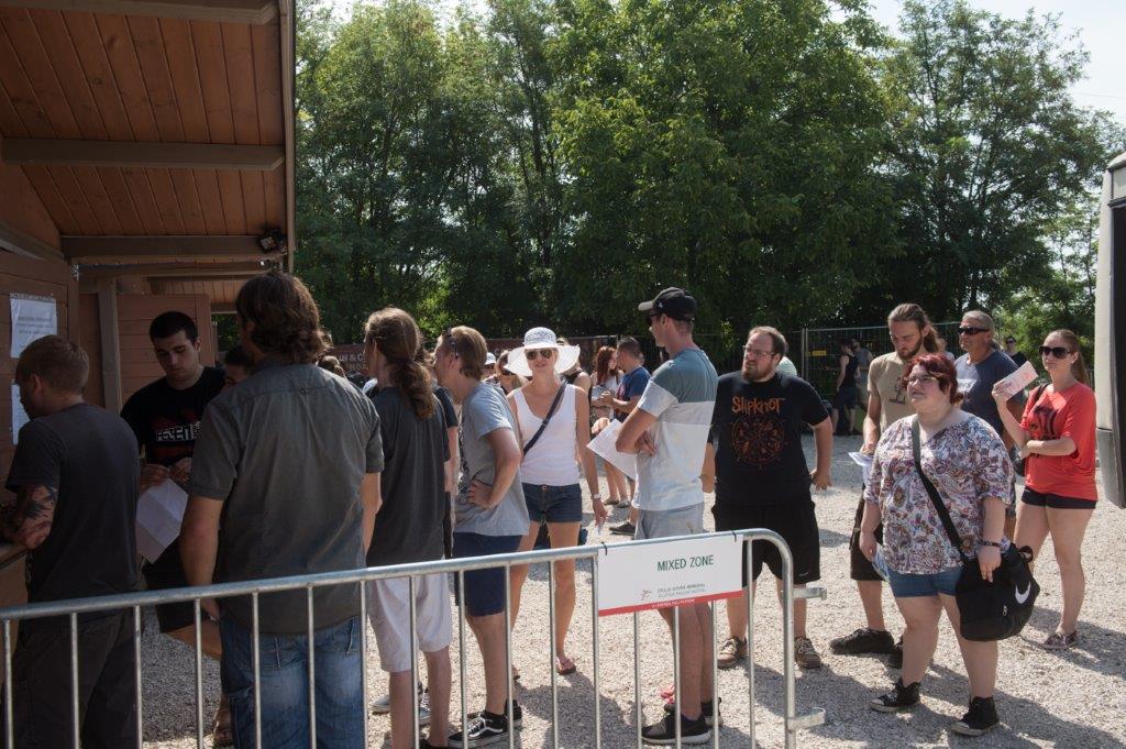 Megnyitotta kapuit a 20. FEZEN - több százan érkeztek délig