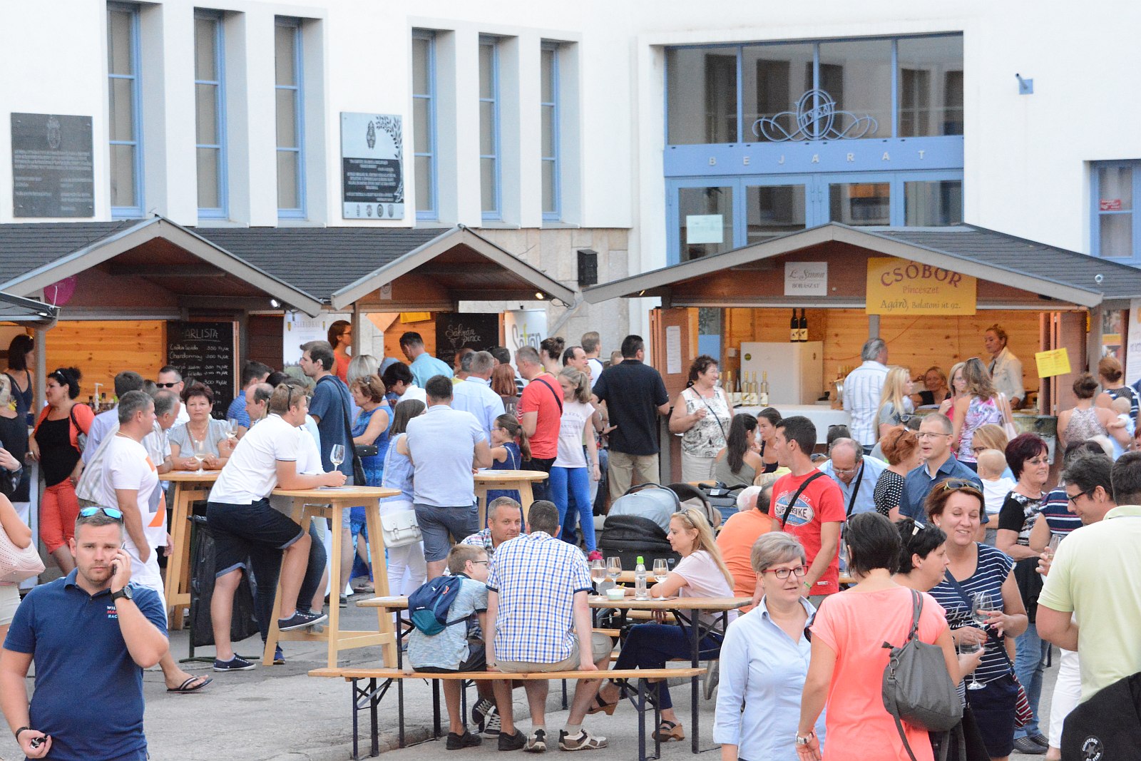 Fehérvári borfesztivál a Bartók Béla téren
