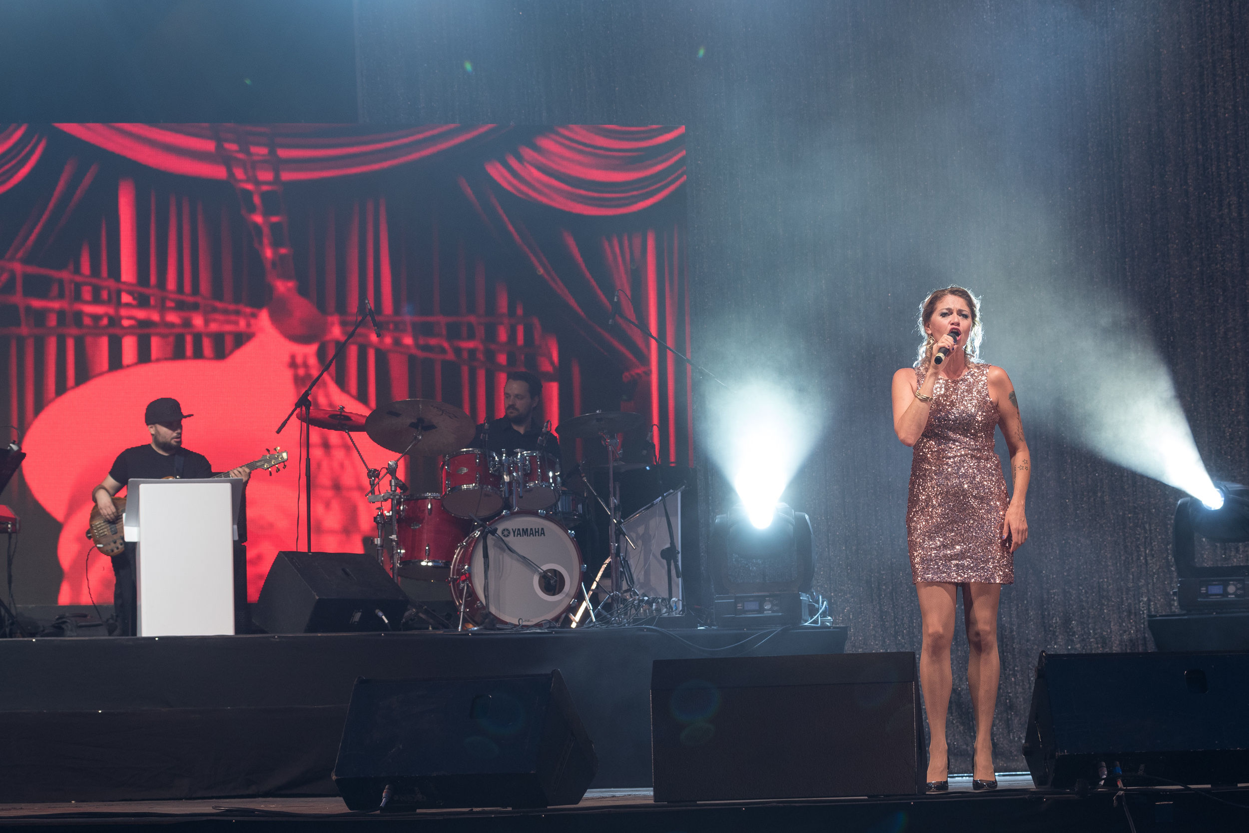 Swing és revü a Zichy ligeti színpadon