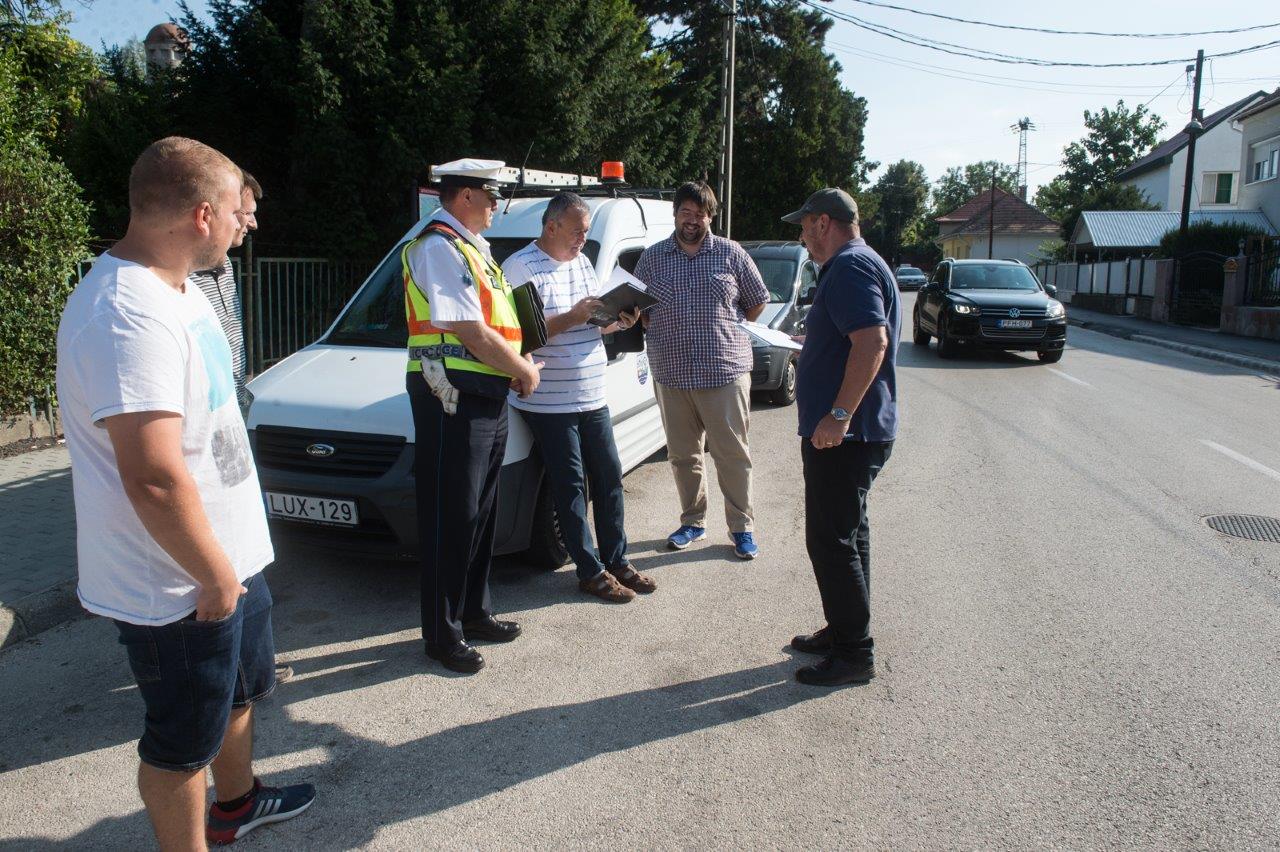 A Máriavölgyi és Zsolnai úti járdák műszaki átadása