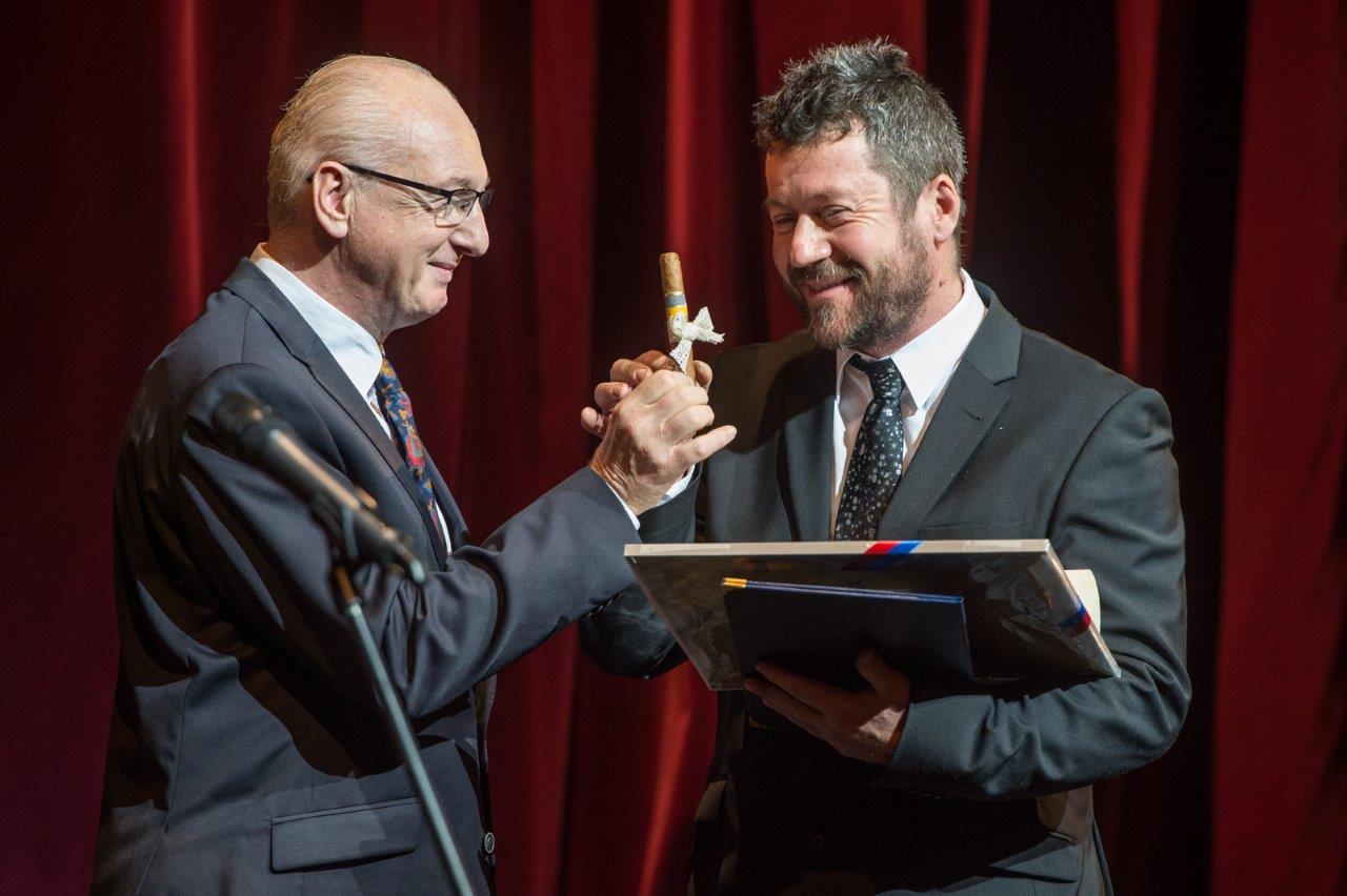 Matuz János vehette át a Pro Theatro díjat