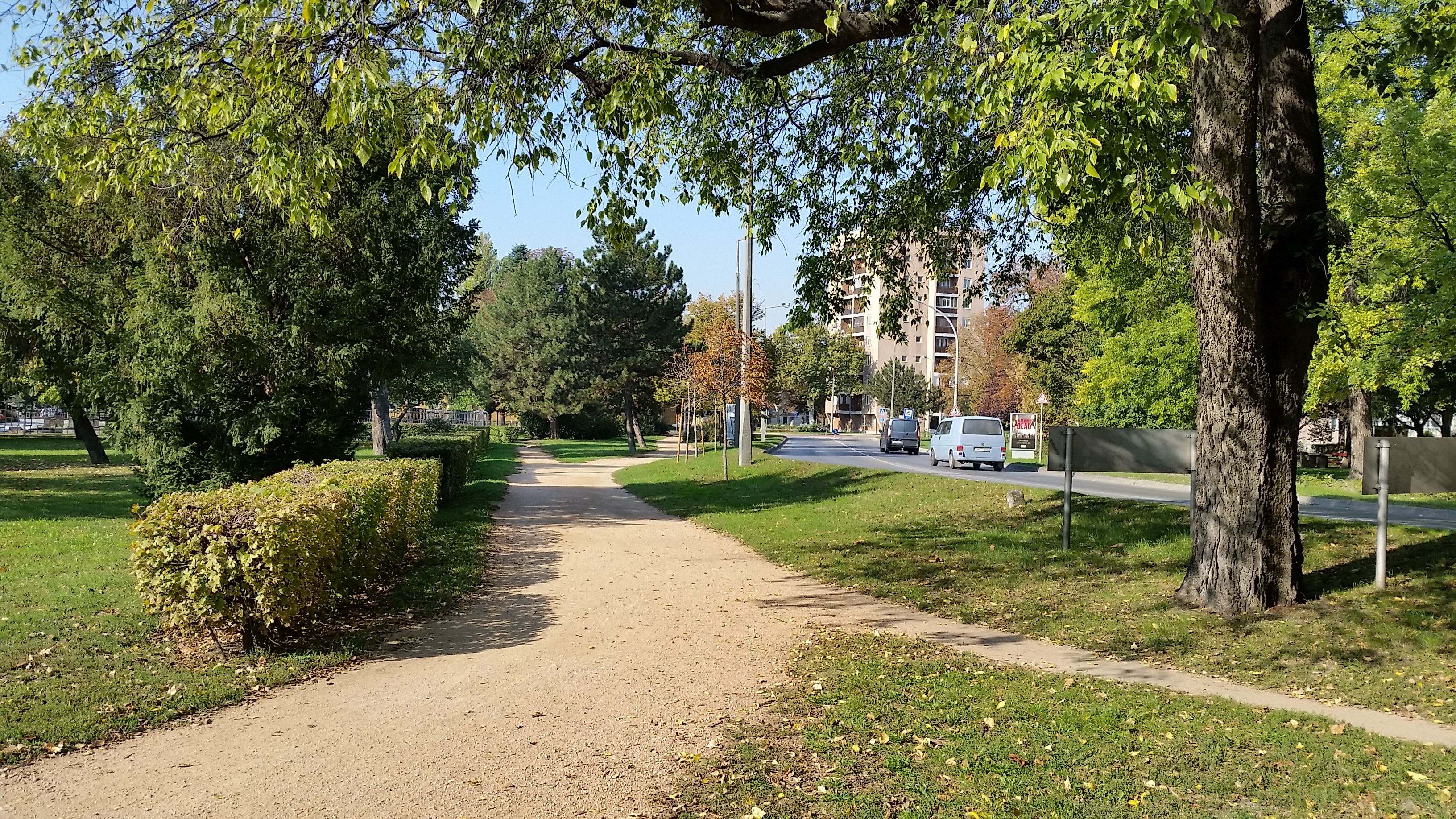 Térköves járda épül a Lövölde úton