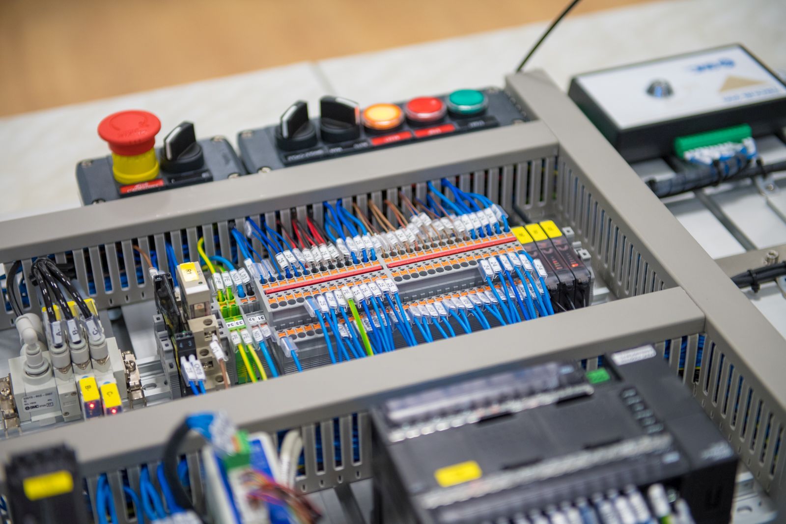 Ipari elektronikai labor az OE Alba Regia Műszaki Karán