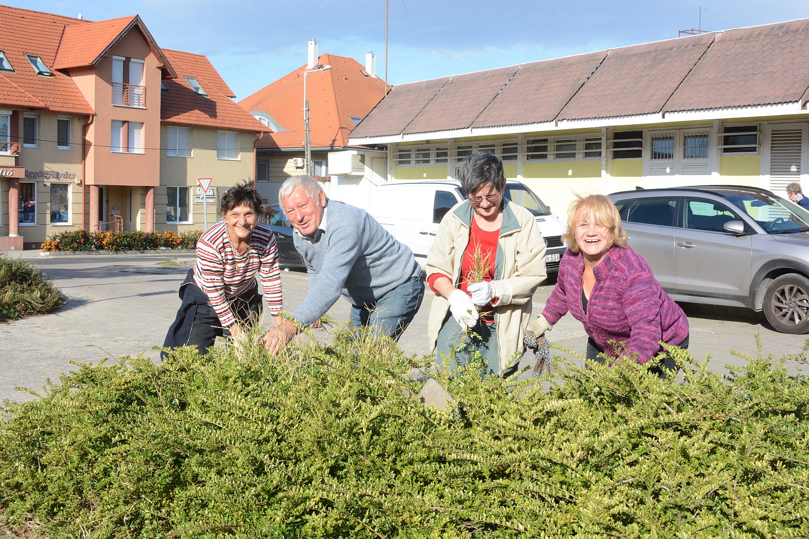Idén ősszel is rendbe tették a Nyitra ABC környékét a nyugdíjasok