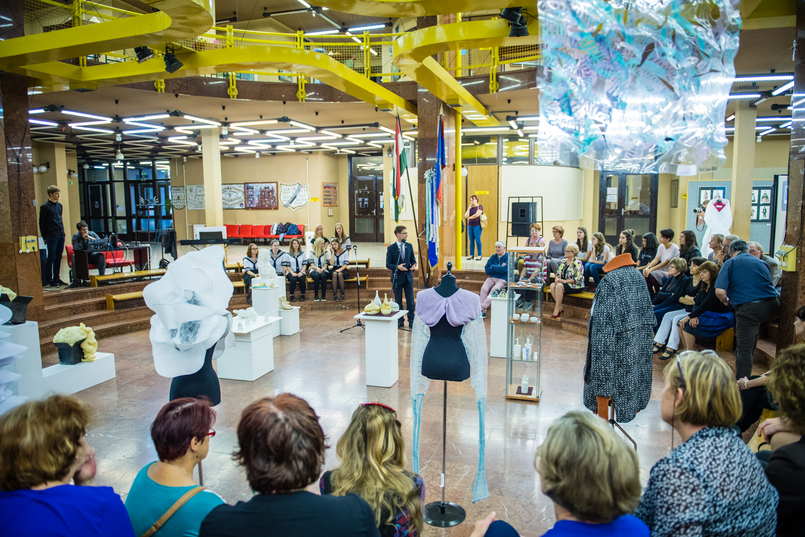 A hagyományos őszi tárlat megnyitója a Tópartiban