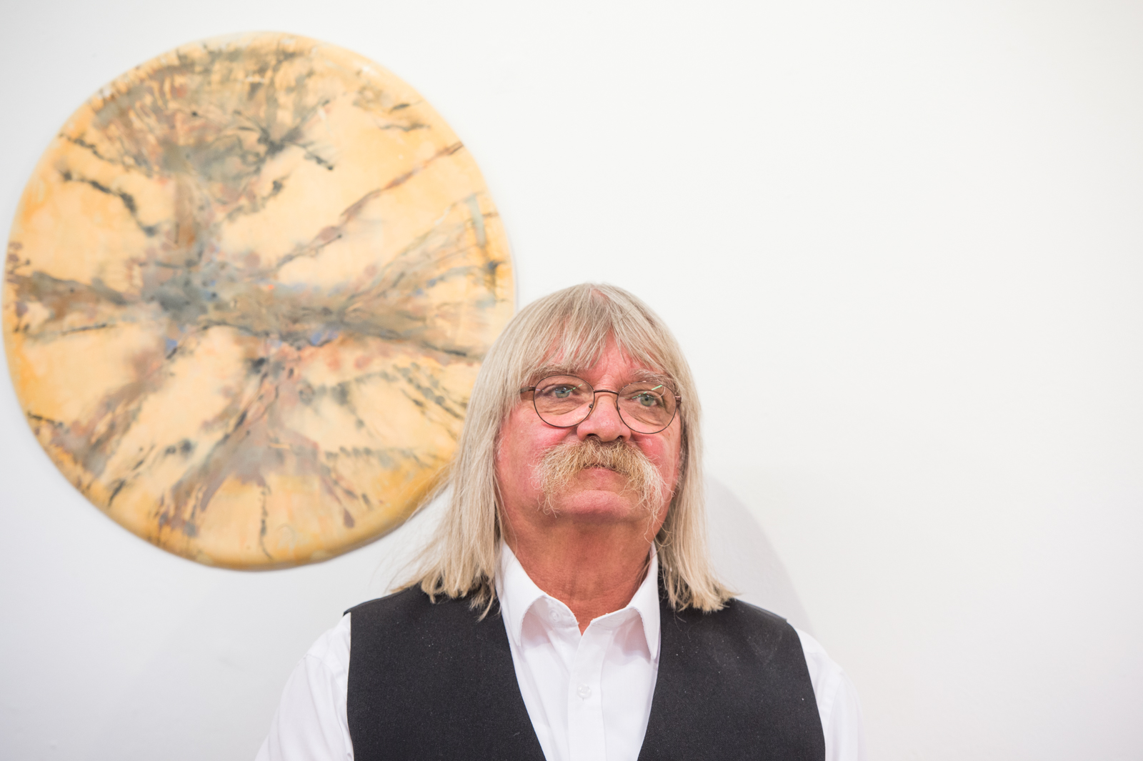 Miklós János keramikusművész kiállításának megnyitója