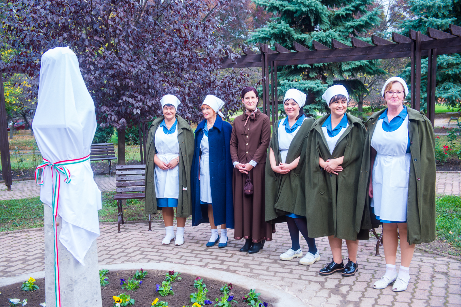 Felavatták Kossuth Zsuzsanna szobrát a Szent György Kórházban