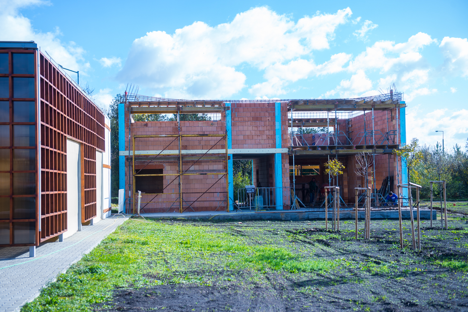 Orvosi rendelő, felújitott utak és a Kultúrudvar bejárása Feketehegyen