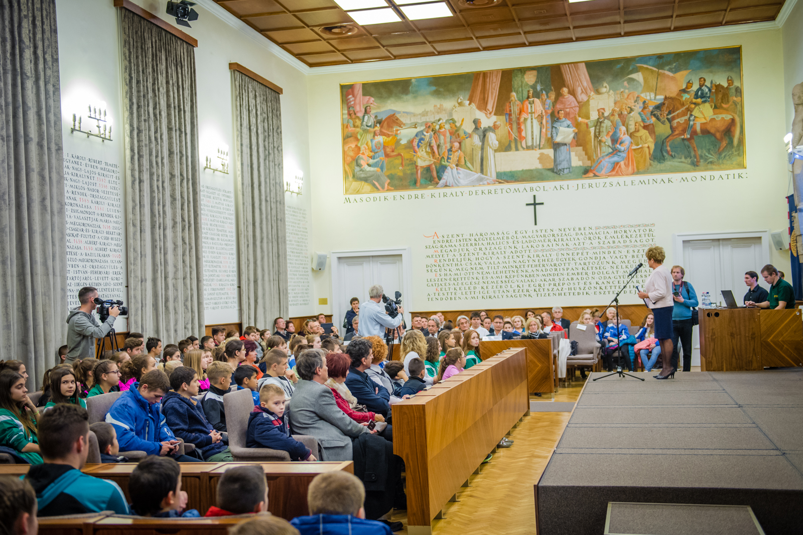 Az Összmagyar Nemzeti Diákbajnokság résztvevői a Városházán