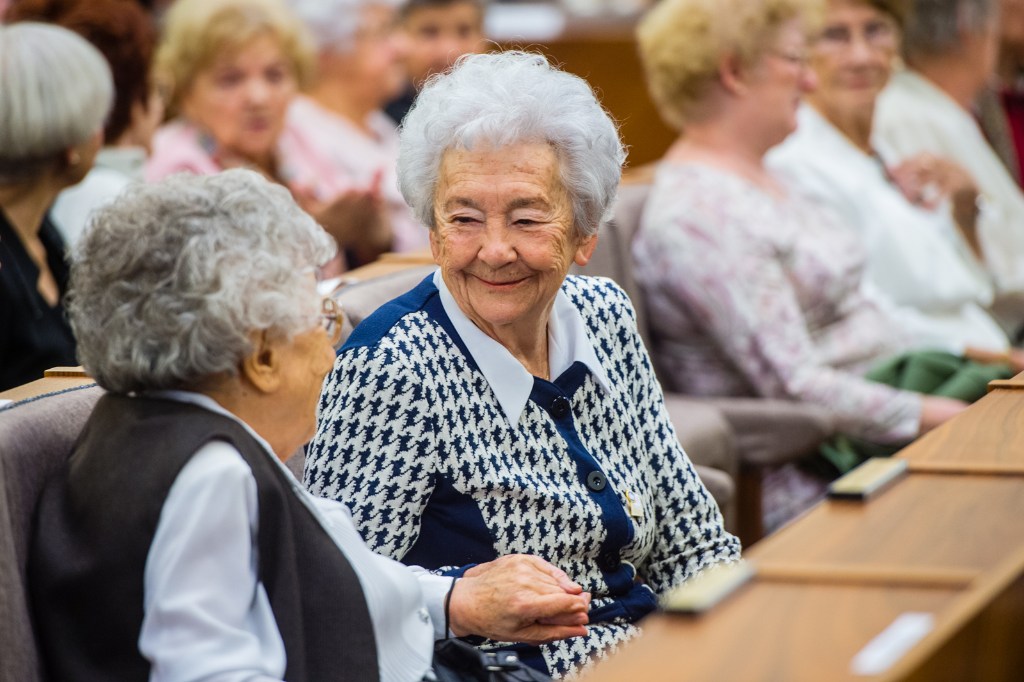Színes diplomás pedagógusokat köszöntöttek a Városházán