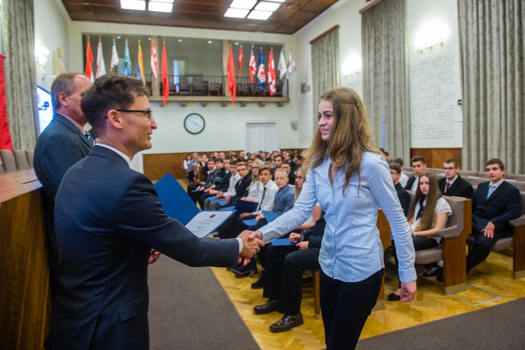 Az Alba Regia Ösztöndíjak átadása a Városházán